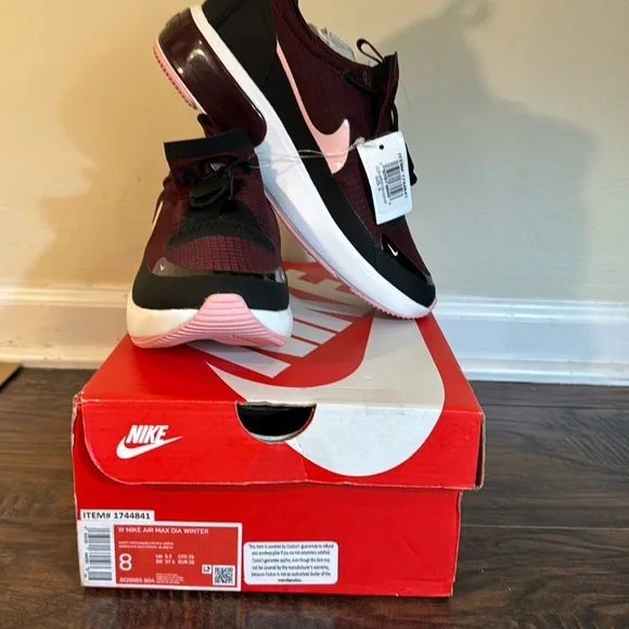 Nike Women's Air Max Dia Winter Running Shoes, Night Maroon Bleached  Coral NEW